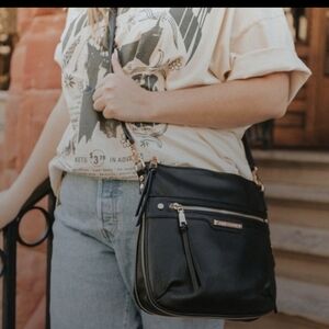 The Everybody crossbody vegan leather bag Poppy & Peonies